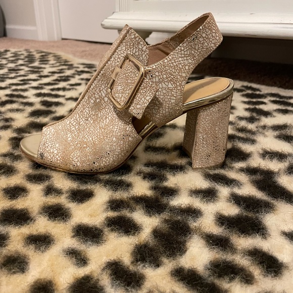 Donald Pliner Anette Metallic Slingback Block Heel - Picture 3 of 5